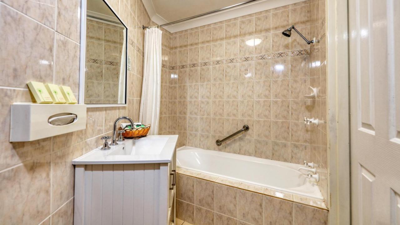 Canowindra Riverview Motel ภายนอก รูปภาพ