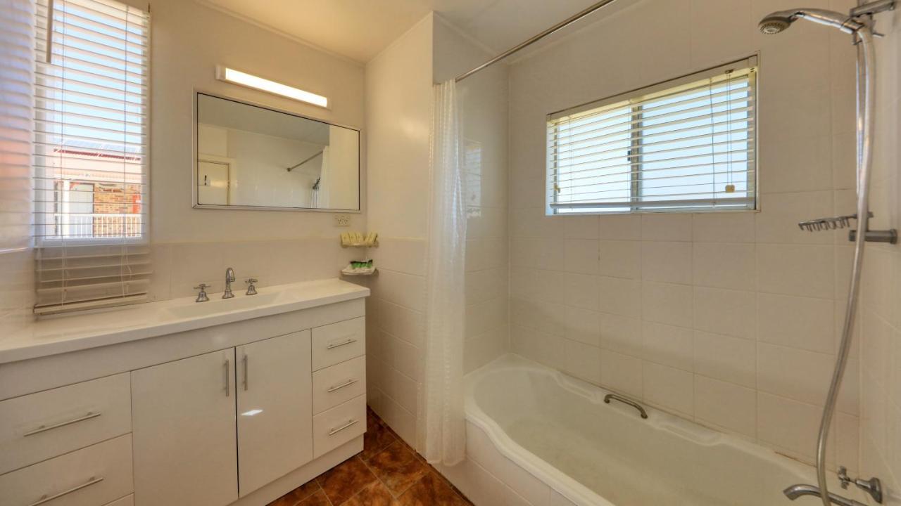 Canowindra Riverview Motel ภายนอก รูปภาพ